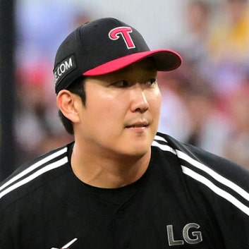 LG 임찬규, 준PO 1회 5실점 대참사 1/3이닝 만에 조기 강판