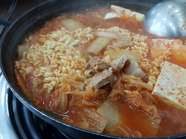 시골통돼지김치찌개 이미지