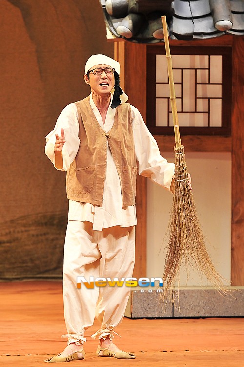 마당쇠 빗자루 이미지