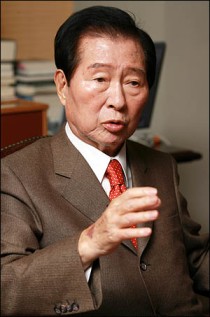 헌법 어겨가며 집회 막으면 선진화되나"/"신영철 사태, 색깔론과 물 ...