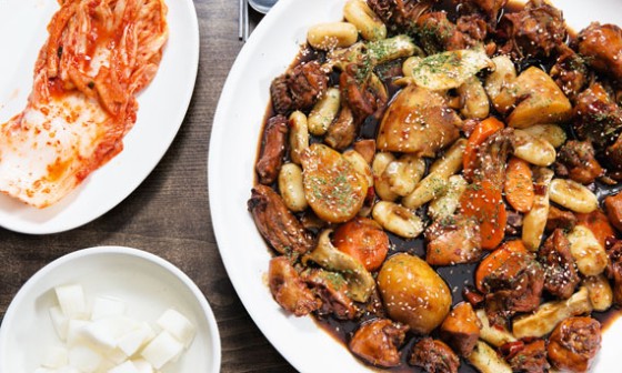 흑마늘안동찜닭 이미지