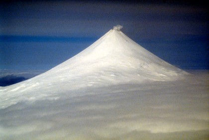 성층화산의 전형적인 형태를 잘 갖추고 있는 화산 - 시살딘 산 ..., image size:420x283