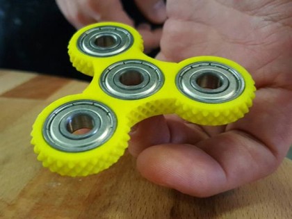Mini Fidget Spinner Tutorial. DIY Miniature Fidget Tri Spinner