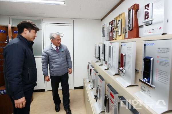 쌍둥이인테리어전기 이미지