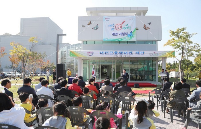 행복한 곤충 이미지
