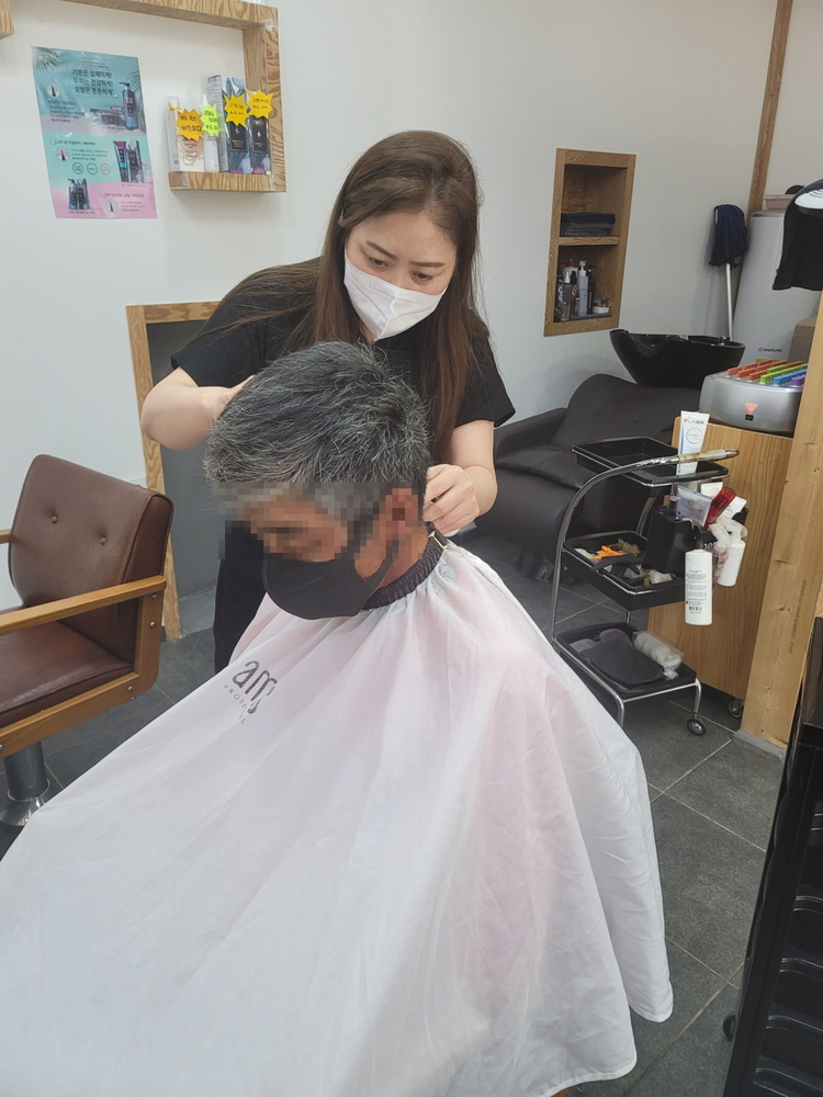 애교머리양구레나룻군 이미지