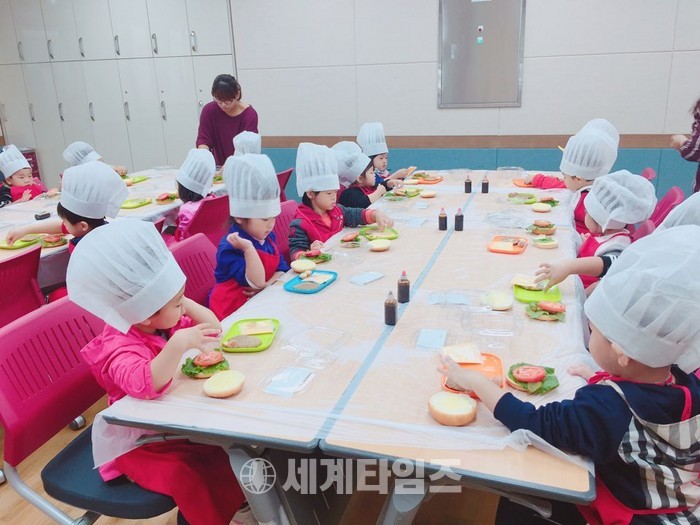 영동도서관 이미지