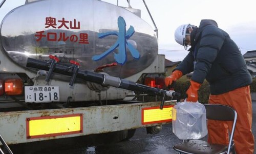 [포토뉴스] 돗토리, 단수 1000가구에 식수 배부 - 재팬코리아데일리