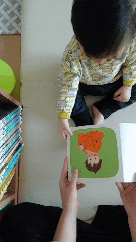 아기에게 책 읽어주는 방법(손기술이 중요해요!)
