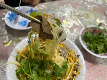 [제주의 맛] 베트남 여행이 그리울 땐 뜨끈한 쌀국수 한 그릇, 반미는 필수 - 남원식당