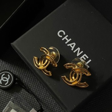 샤넬(CHANEL) CC 귀걸이, 금장 이어링 구매 명품 귀걸이 추천.