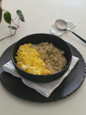 스크램블 에그를 곁들인 마늘밥, 계란 마늘밥, 버터 마늘밥, 원팬 요리