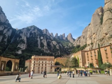 바르셀로나 근교 몬세라트 수도원(Montserrat Monastery) 당일치기 / 프란체스카 교황 방문 수도원 / 가우디 건축물에 가장 많은 영감을 준 몬세라트 산