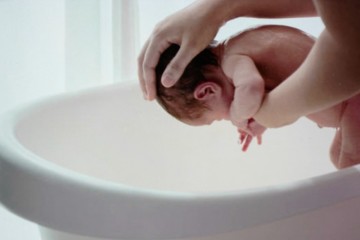 아기 신생아 목욕 방법 및 온도, 시간