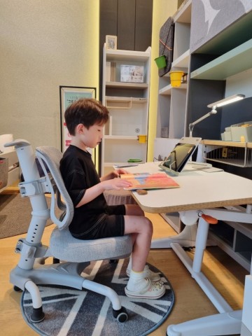 니스툴그로우 초등학생 책상과 의자로 집중력 향상