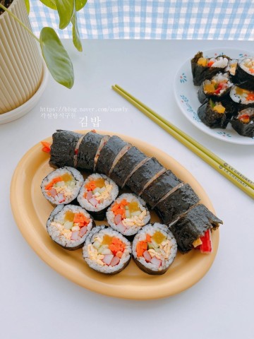 김밥 맛있게싸는법 김밥 만들기 김밥 재료 당근 오이 김밥 말기 간단한 밥요리