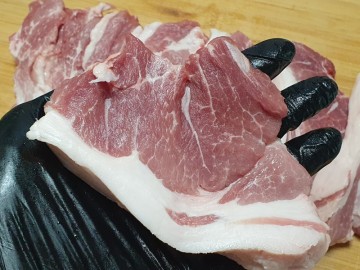다양한 돼지 앞다리살 요리 및 손질방법 [전지]