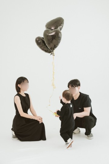 자연스러운 아기 두돌사진 가족사진 - 스튜디오 새로