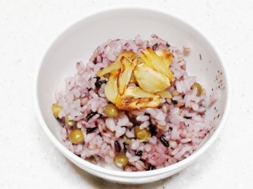 간편한 요리: 건강한 마늘밥 만드는 법