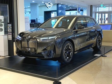 [BMW] 2022 iX(i20) xDrive50 퍼스트 에디션 소피스토 그레이 브릴리언트 이펙트 메탈릭 구경 리뷰