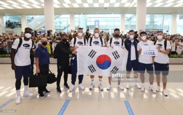 토트넘 선수단 인천공항 도착 모습 사진 및 비디오