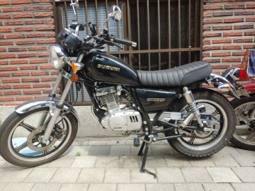 125cc 클래식 오토바이 스즈키 GN125-2F