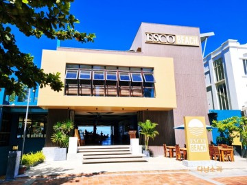 다낭 맛집-다낭 바다와 휴양지 분위기를 모두 즐길 수 있는 캐주얼 레스토랑 Esco Beach Bar Lounge & Restaurant