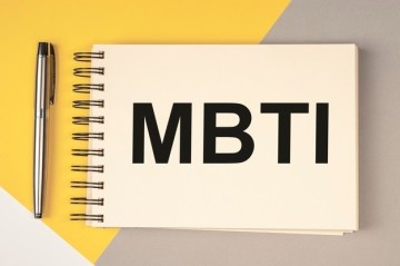 mbti 유형 성격유형  e와 i 의 차이 (외향형과 내향형의 특징)