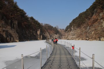 철원 한탄간 물윗길 얼음트레킹(고석정 & 승일교 얼음공원)