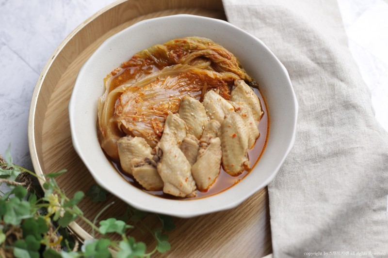 닭고기김치찜 닭날개묵은지찜 김치닭조림 씻은 묵은지요리