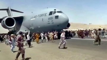 탈레반이 점령한 아프가니스탄에서 유일한 탈출구였던 카불 공항 : 실화영화 : 다큐멘터리