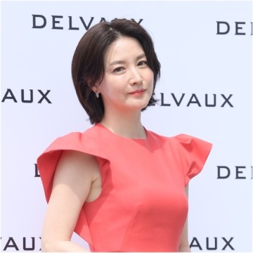 스텔스 럭셔리 명품가방 델보 행사장 이영애 옷 원피스 패션 정보