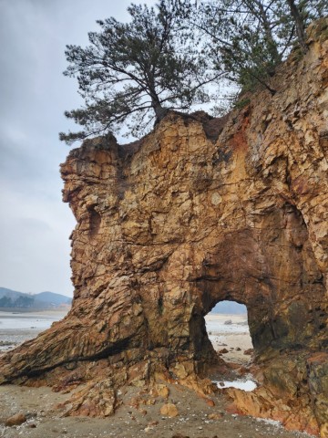 태안여행/ 태안가볼만한곳 동굴사진 찍기 좋은 태안 볏가리마을 구멍바위(코끼리바위)