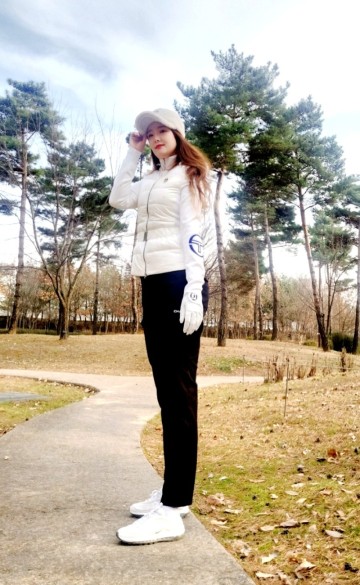 여성 골프 패딩 조끼 골프복 테니스복 추천 브랜드 골프웨어 세르지오타키니 겨울 산행 복장