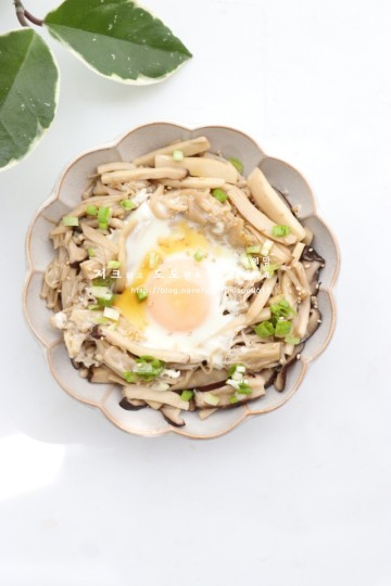 다이어트 버섯 부담없는 다이어트 밥 버섯볶음 다이어트음식 챙기기 표고 팽이 버섯덮밥