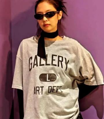 블랙핑크 제니 패션 여자 반팔티 프린트 티셔츠 브랜드는?