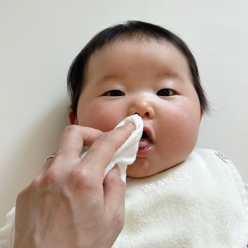 아기 감기 맑은 노란 콧물 흡입기 항생제 약 원인 치료 방법