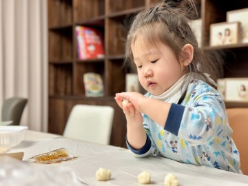 4살 유아 어린이 간식으로 초코인절미 떡 만들기 집콕놀이템