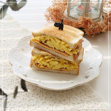 스크램블 에그 만드는법 활용한 에그 베이컨 토스트 만들기 간단한 주말 메뉴 식빵 계란 토스트 레시피