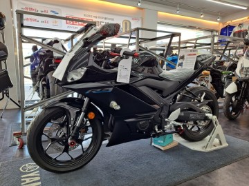 2024년식 야마하 R3 쿼터급 로드 스포츠 바이크 스테디셀러 오토바이 YZF-R3