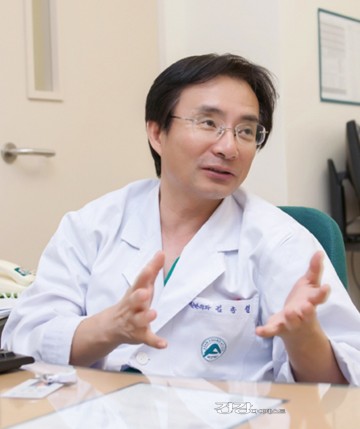 췌장암 명의 김송철 교수 
“갑자기 심해진 당뇨는 
췌장암 신호일 수 있습니다!”