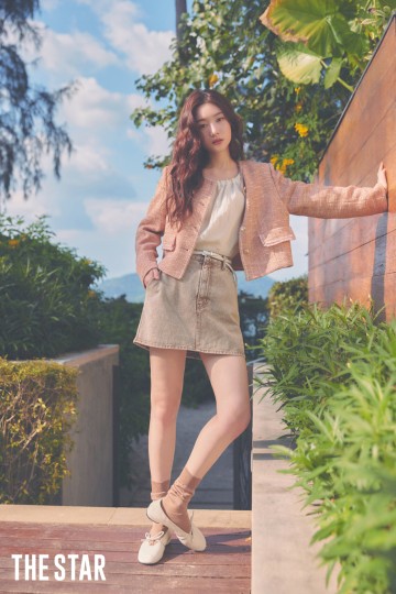 온앤온X정채연 화보 옷 패션 핑크 트위드 자켓, 셔링원피스로 하객룩, 올봄 유행패션 완성!
